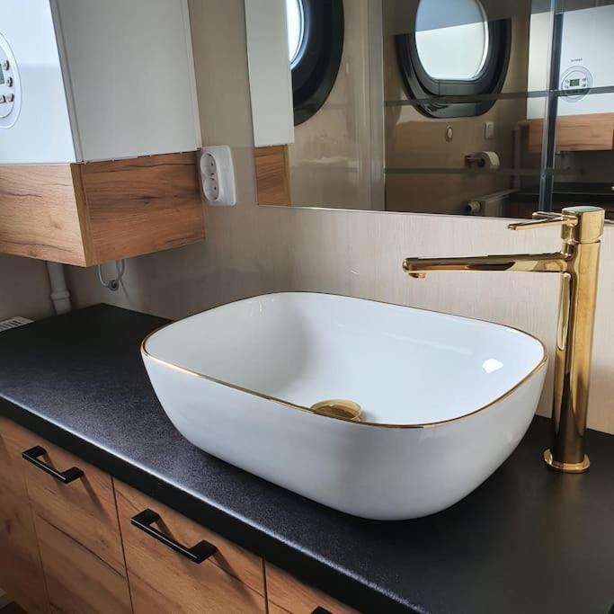 莫尼肯达姆 Modern, Brand New Houseboat Near Amsterdam酒店 外观 照片
